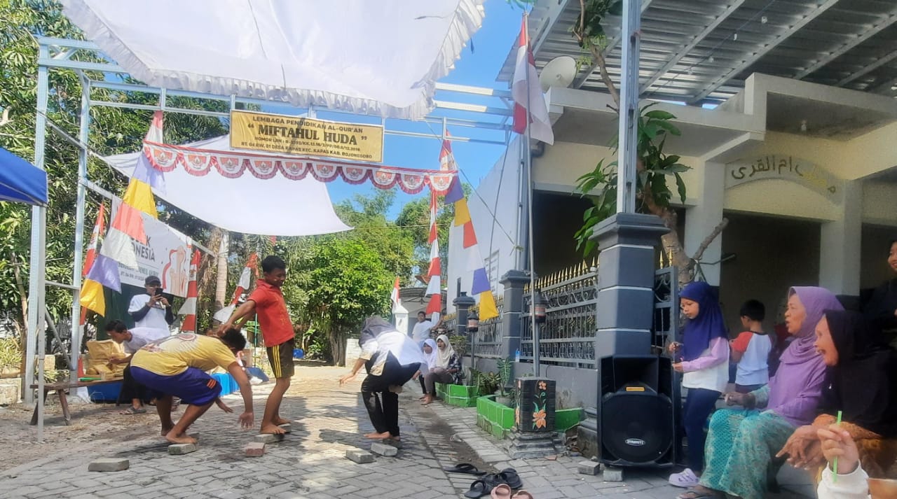 Dari Anak PAUD hingga Lansia Meriahkan HUT Kemerdekaan RI ke-79 di Musala Ummul Quro Kapas